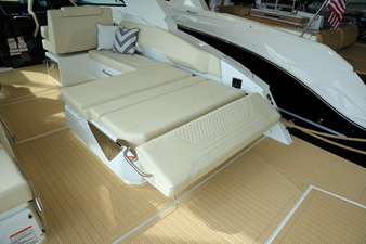 Cruisers Yachts 34 GLS 15 2026 Cruisers Yachts 34 GLS 16