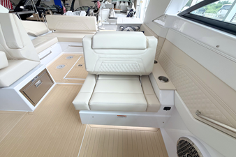 Cruisers Yachts 34 GLS 24 2026 Cruisers Yachts 34 GLS 25