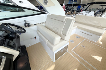 Cruisers Yachts 34 GLS 26 2026 Cruisers Yachts 34 GLS 27
