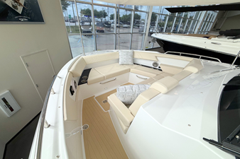 Cruisers Yachts 34 GLS 37 2026 Cruisers Yachts 34 GLS 38