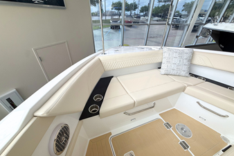 Cruisers Yachts 34 GLS 38 2026 Cruisers Yachts 34 GLS 39