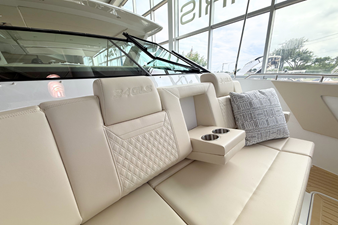 Cruisers Yachts 34 GLS 40 2026 Cruisers Yachts 34 GLS 41