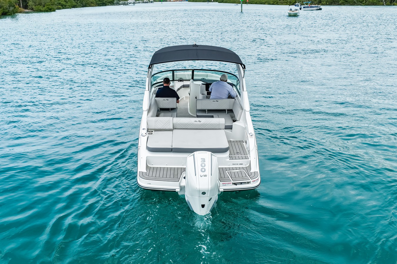 2026 Sea Ray SDX 250 Outboard 8