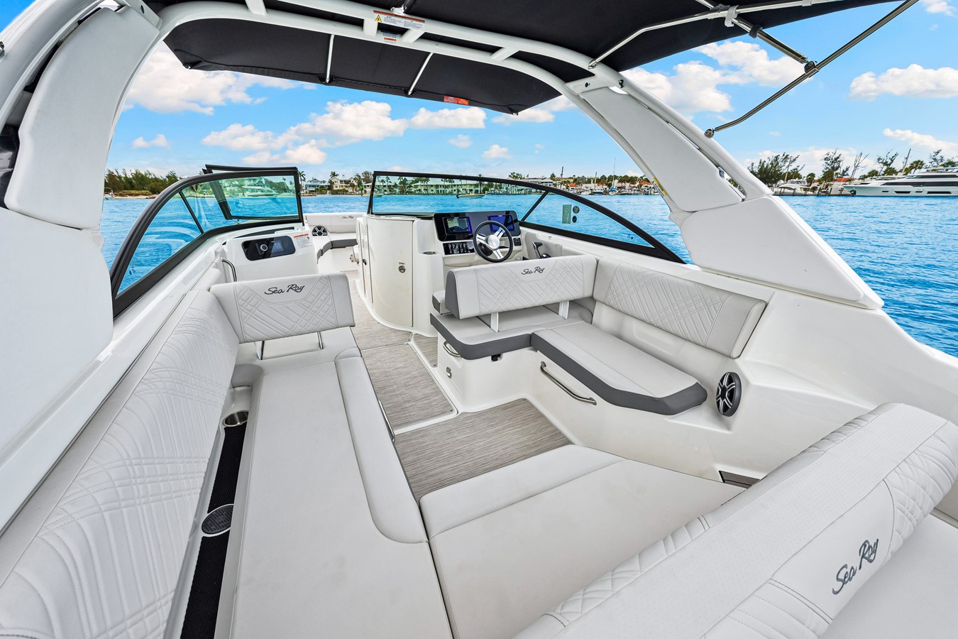 2026 Sea Ray SDX 250 Outboard 11