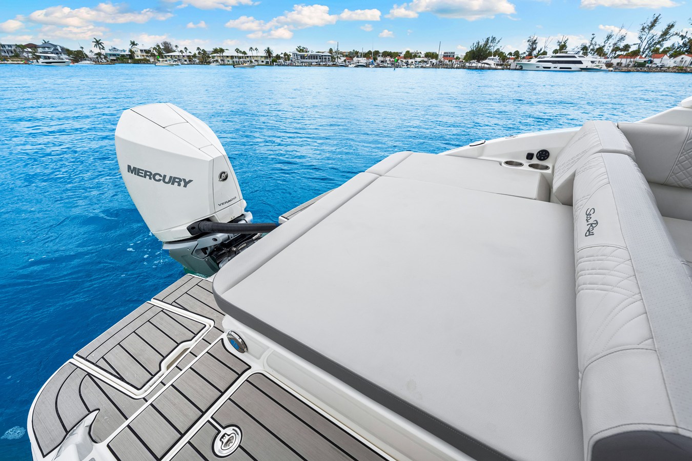 2026 Sea Ray SDX 250 Outboard 38