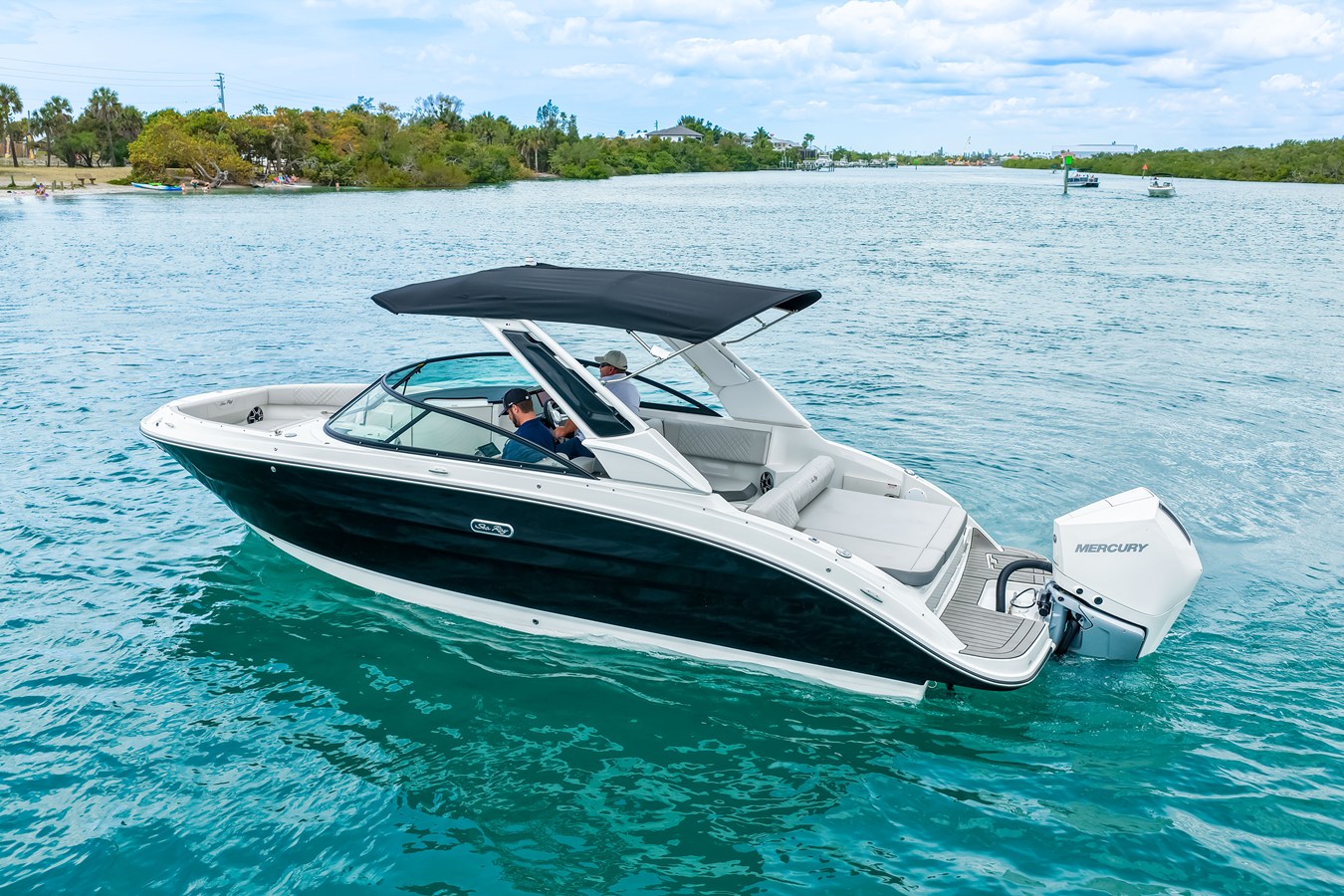 2026 Sea Ray SDX 250 Outboard 44