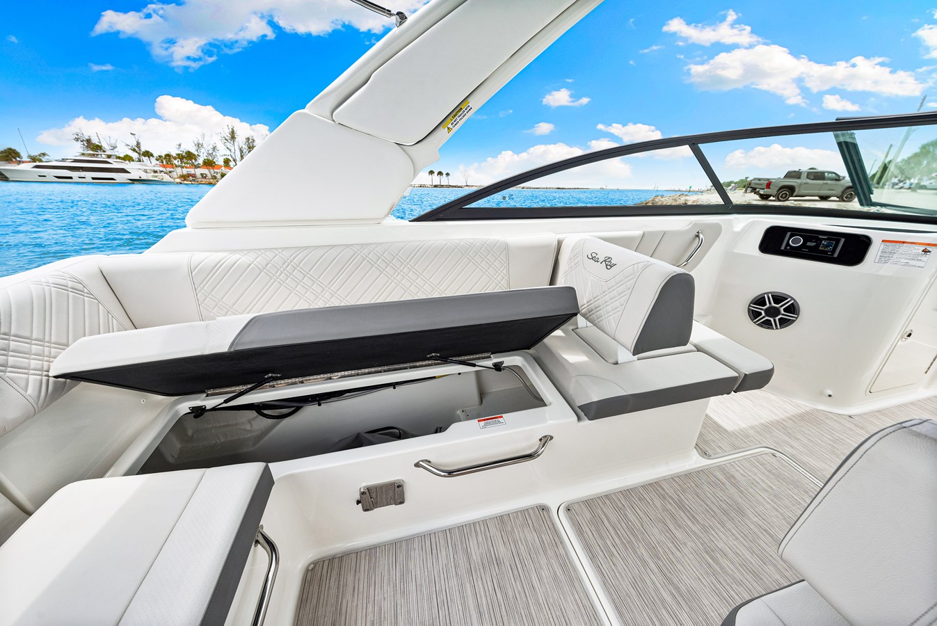 2026 Sea Ray SDX 250 Outboard 61