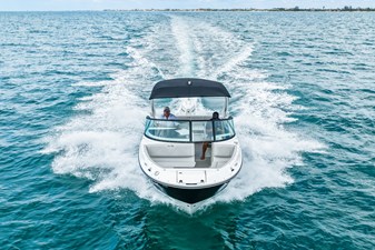 2026 Sea Ray SDX 250 Outboard 17