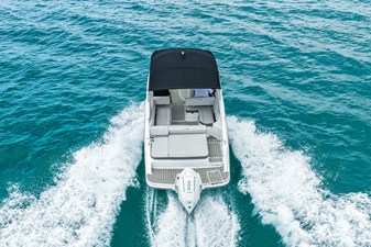 2026 Sea Ray SDX 250 Outboard 23