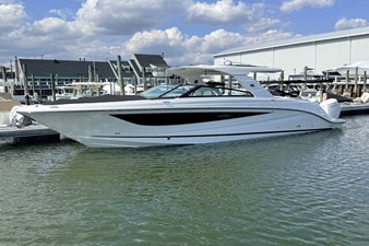 Sea Ray SLX 400 Outboard 1 2026 Sea Ray SLX 400 Outboard 2