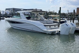 Sea Ray SLX 400 Outboard 2 2026 Sea Ray SLX 400 Outboard 3