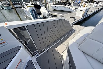 Sea Ray SLX 400 Outboard 6 2026 Sea Ray SLX 400 Outboard 7
