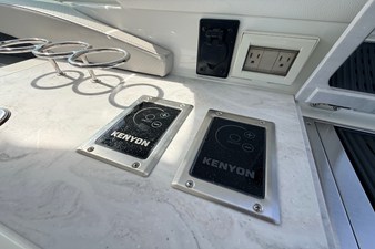 Sea Ray SLX 400 Outboard 10 2026 Sea Ray SLX 400 Outboard 11