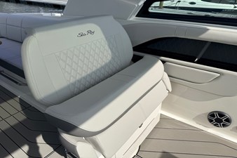 Sea Ray SLX 400 Outboard 12 2026 Sea Ray SLX 400 Outboard 13