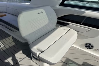 Sea Ray SLX 400 Outboard 13 2026 Sea Ray SLX 400 Outboard 14