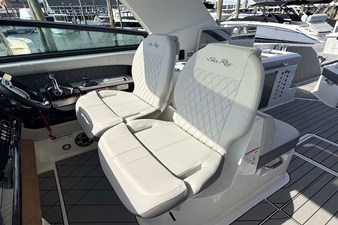 Sea Ray SLX 400 Outboard 14 2026 Sea Ray SLX 400 Outboard 15