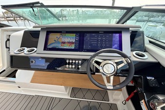 Sea Ray SLX 400 Outboard 20 2026 Sea Ray SLX 400 Outboard 21