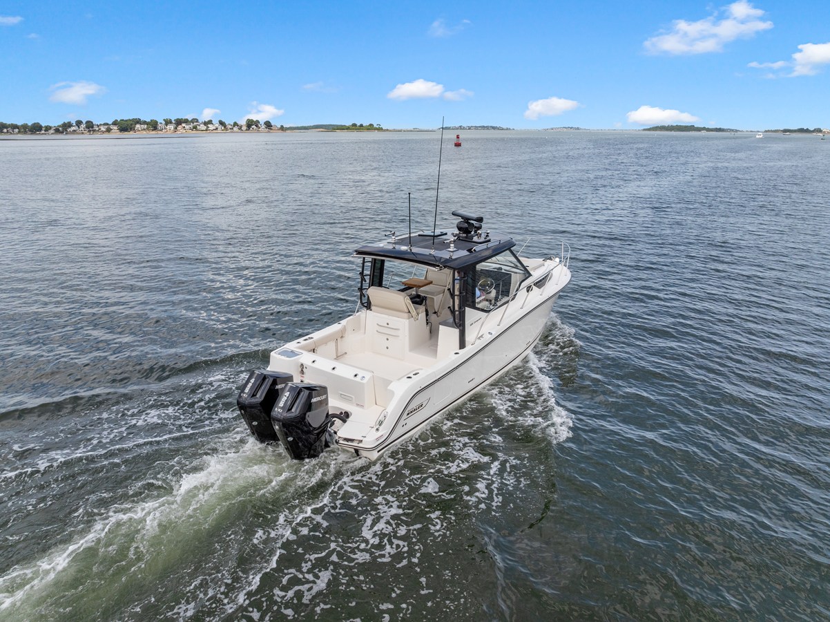 2026 Boston Whaler 325 Conquest 4