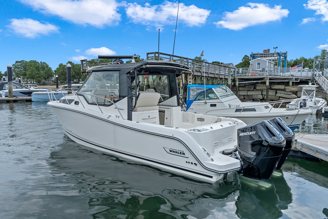 2026 Boston Whaler 325 Conquest 5