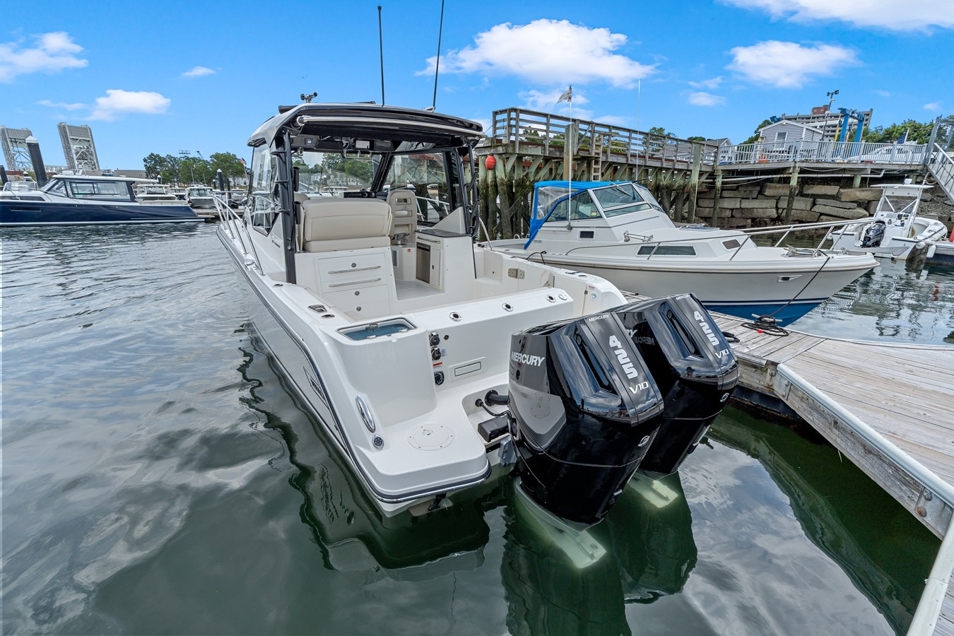 2026 Boston Whaler 325 Conquest 6