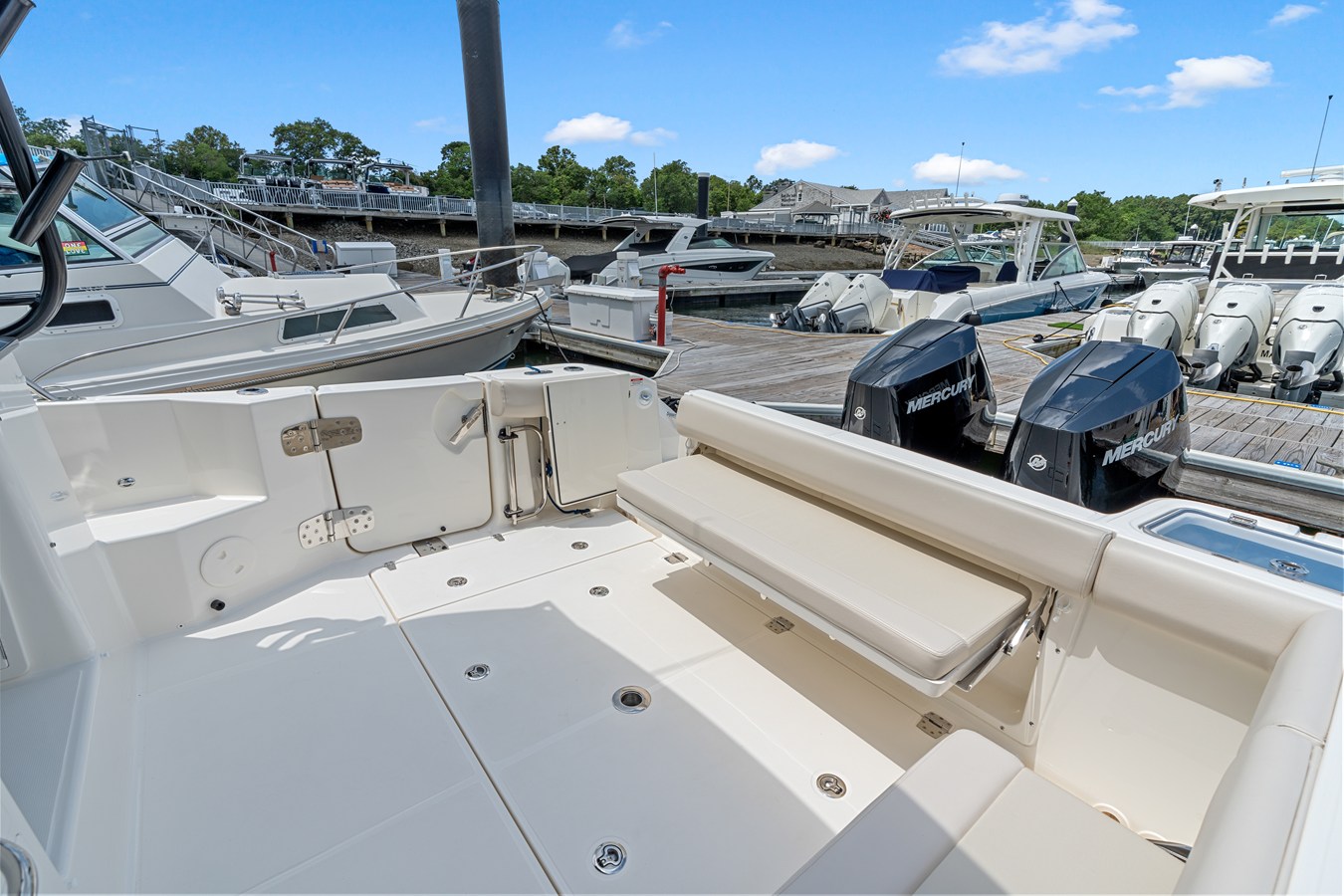 2026 Boston Whaler 325 Conquest 12