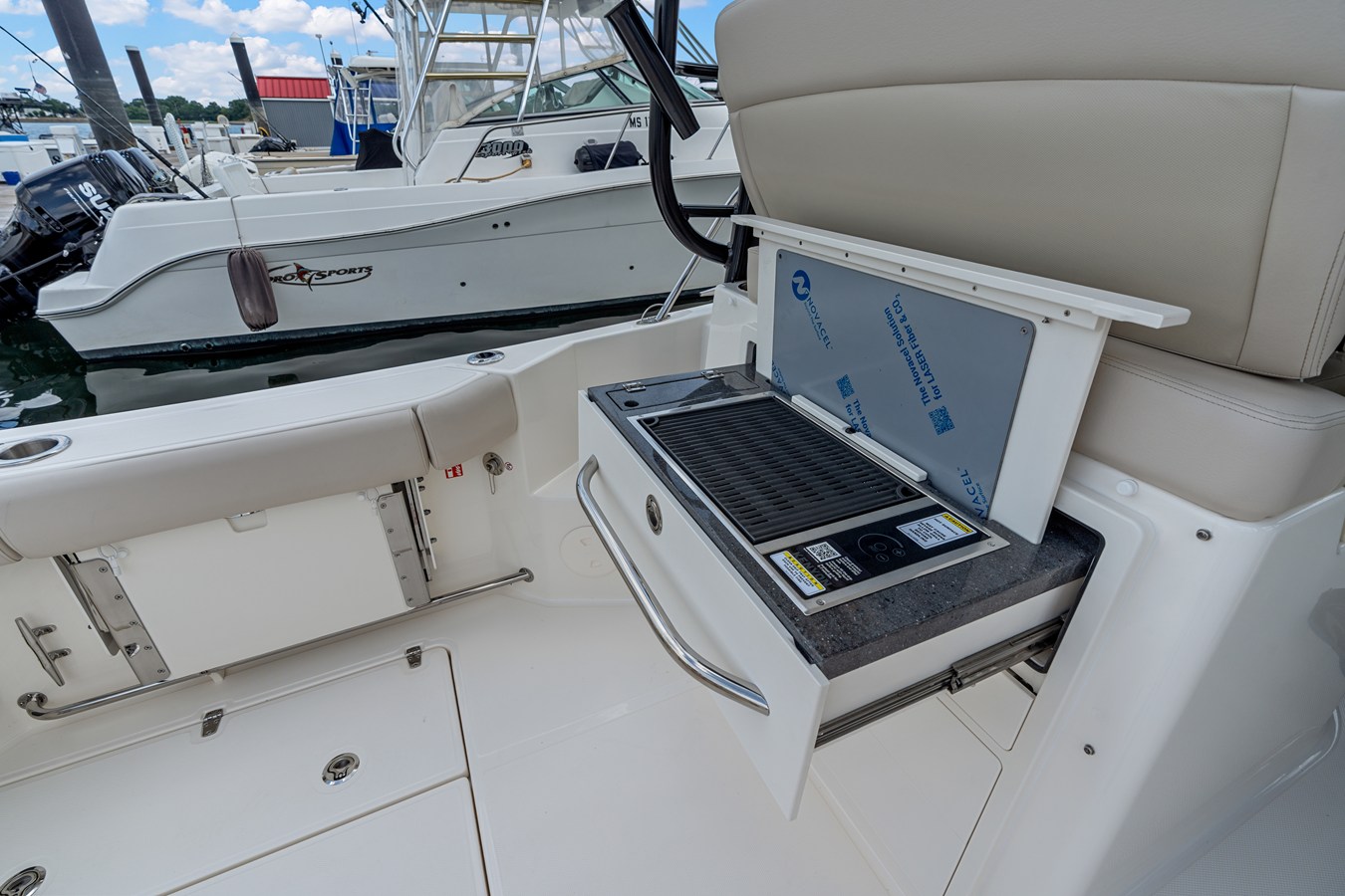 2026 Boston Whaler 325 Conquest 14