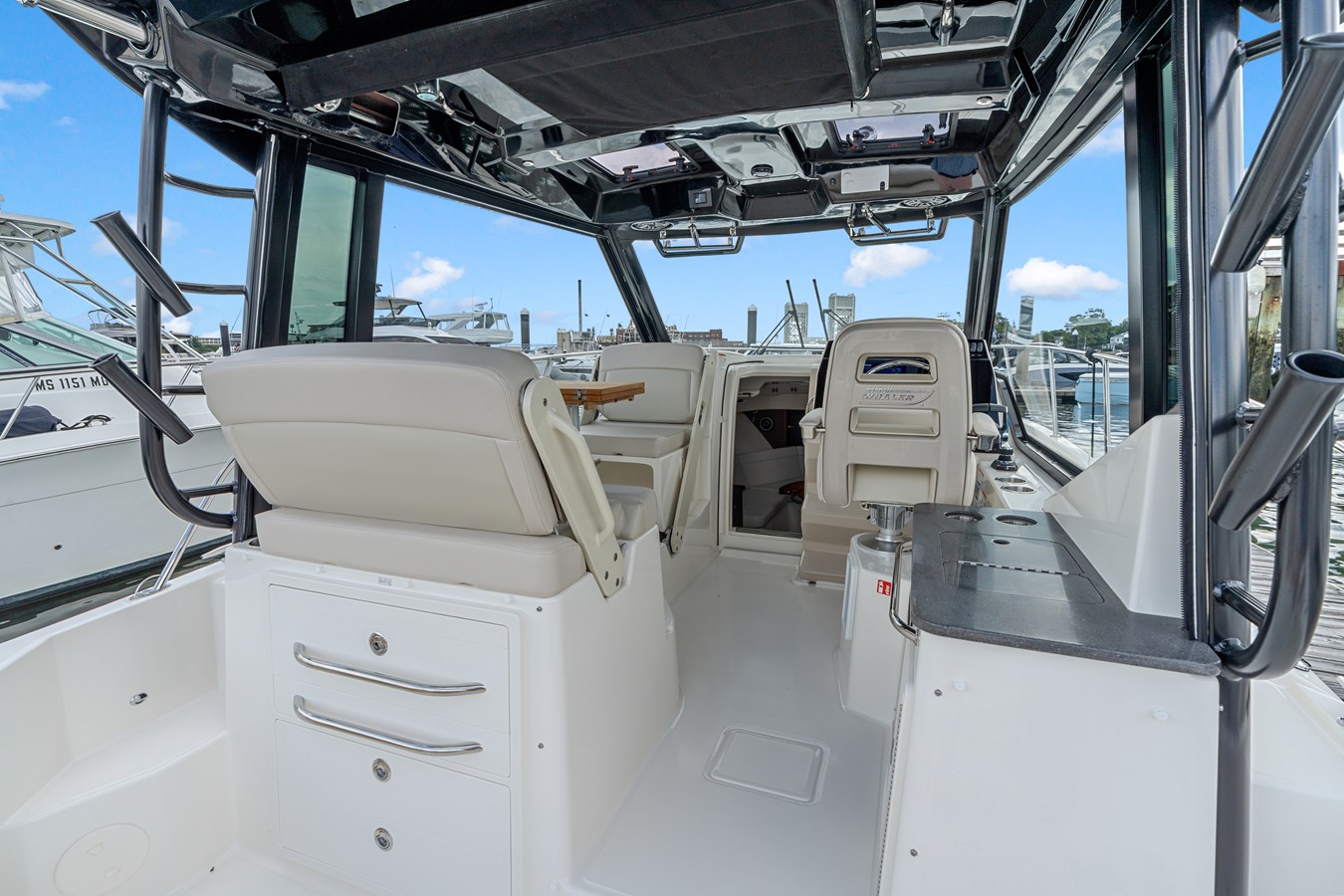 2026 Boston Whaler 325 Conquest 15