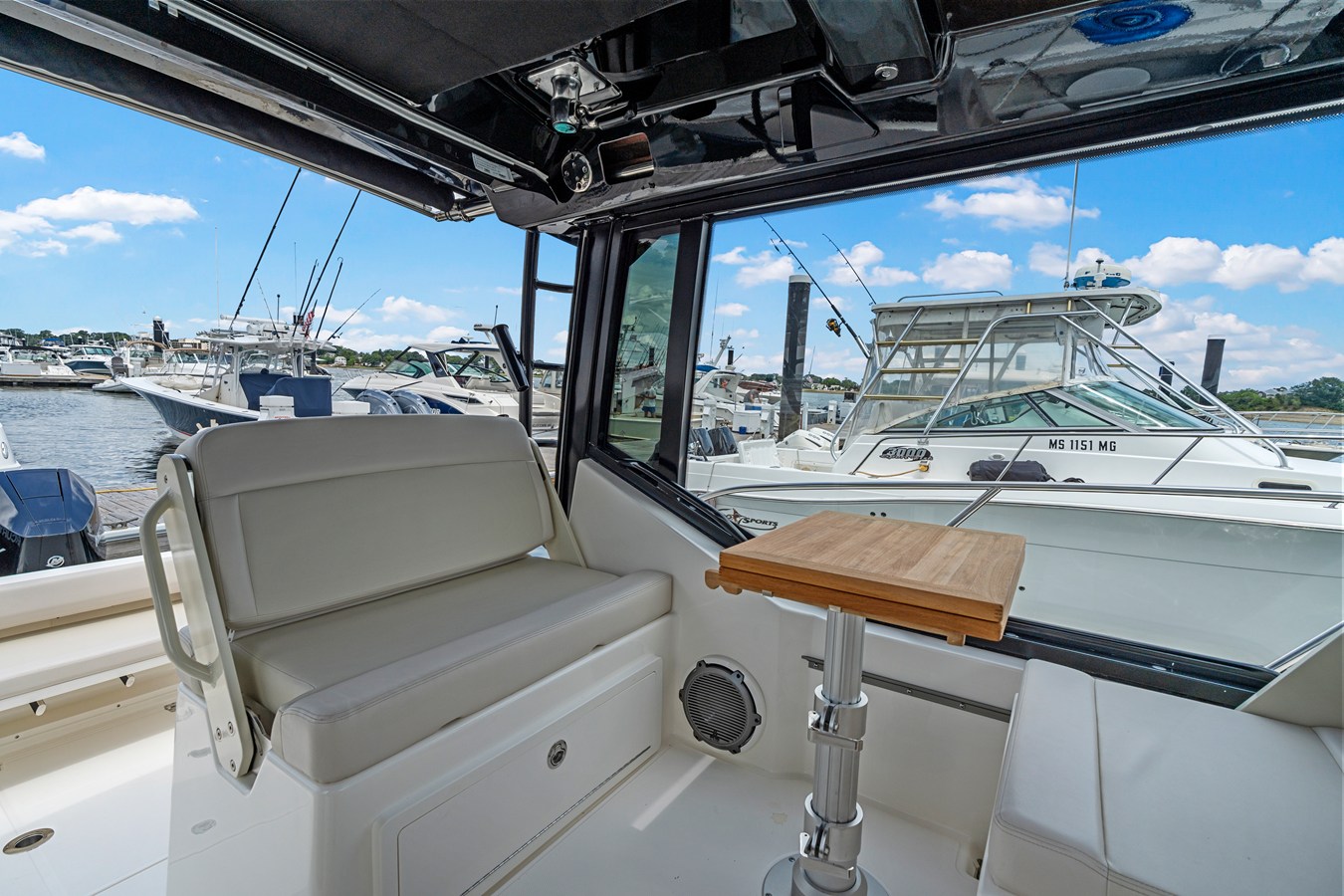 2026 Boston Whaler 325 Conquest 16