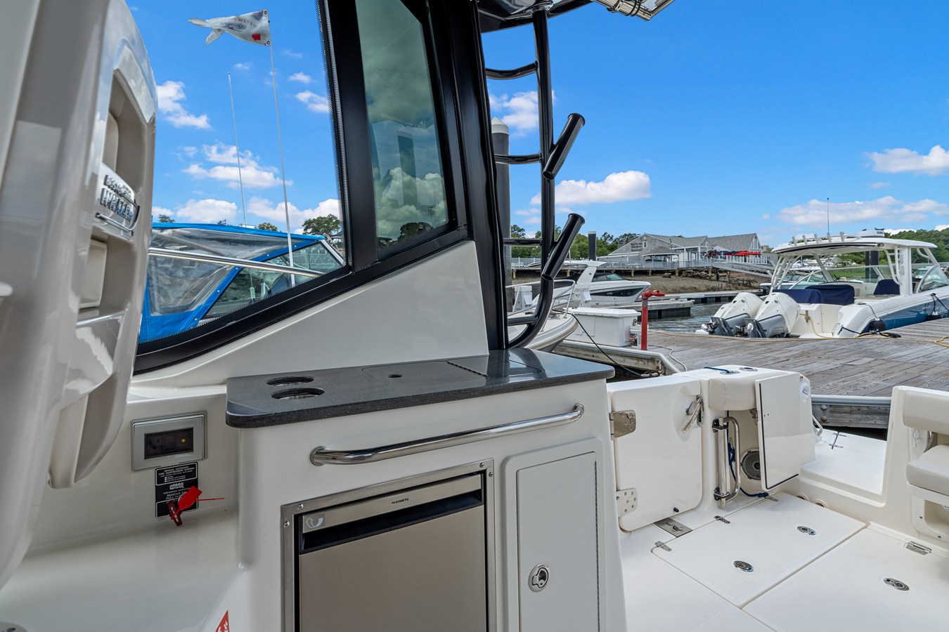2026 Boston Whaler 325 Conquest 19