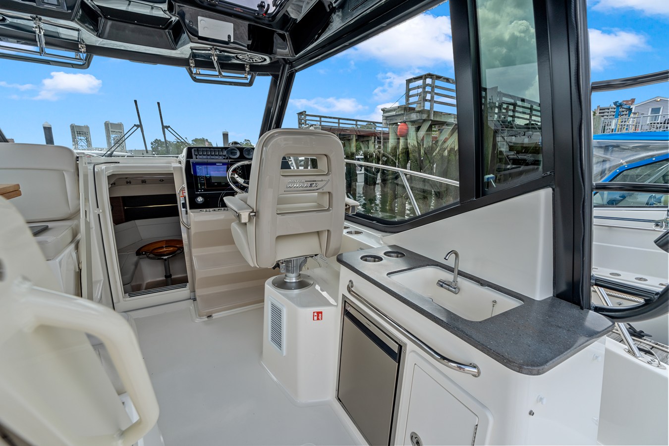 2026 Boston Whaler 325 Conquest 21
