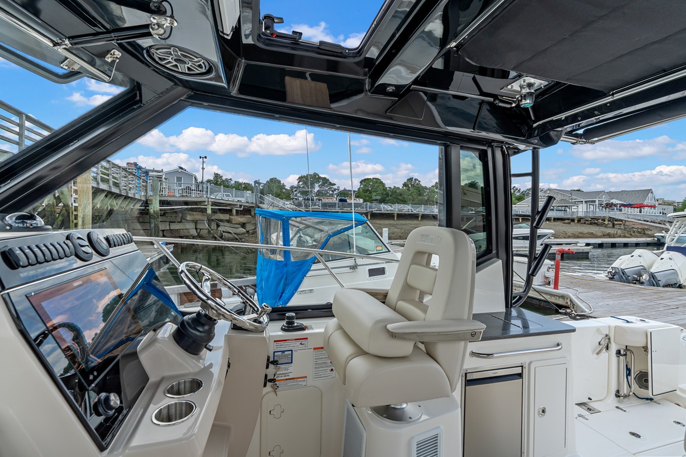 2026 Boston Whaler 325 Conquest 22