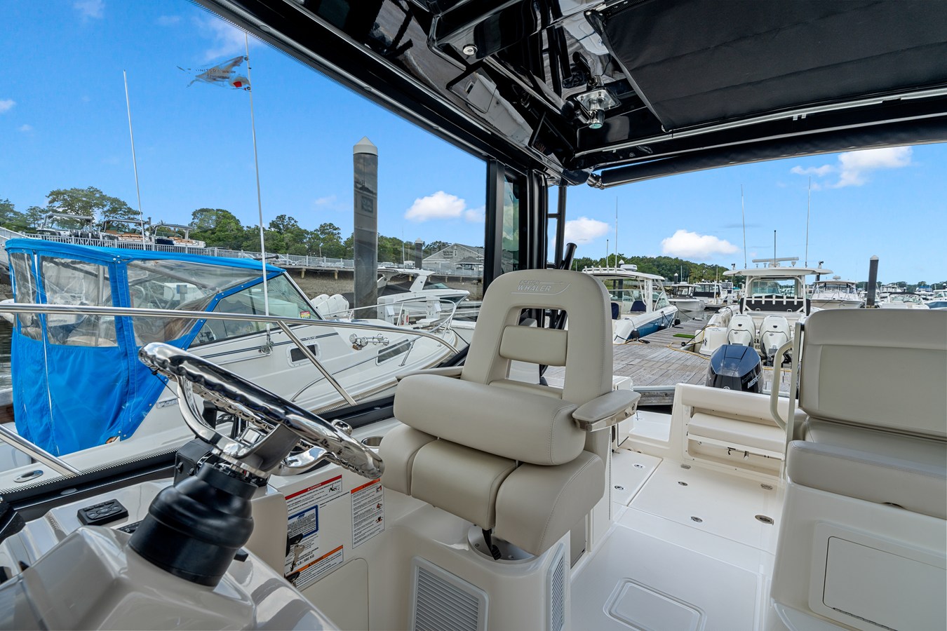 2026 Boston Whaler 325 Conquest 24