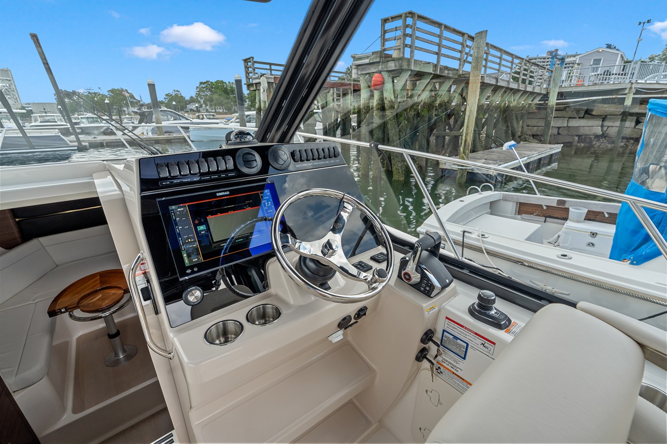 2026 Boston Whaler 325 Conquest 25