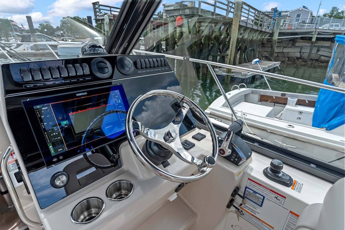 2026 Boston Whaler 325 Conquest 26