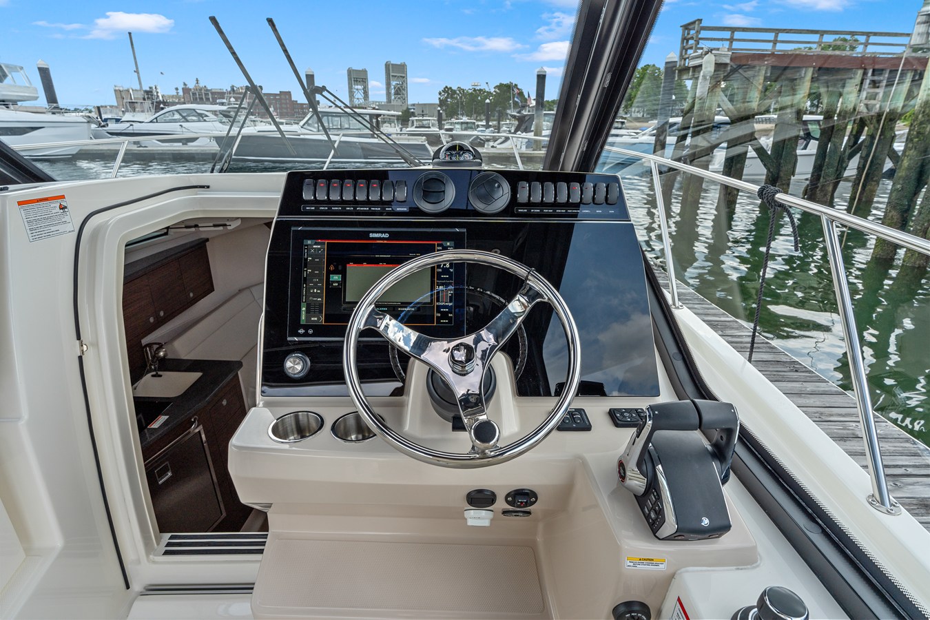 2026 Boston Whaler 325 Conquest 27