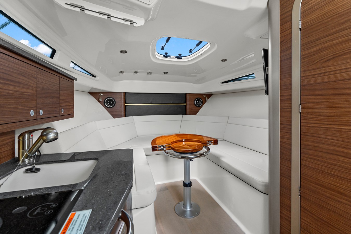 2026 Boston Whaler 325 Conquest 31