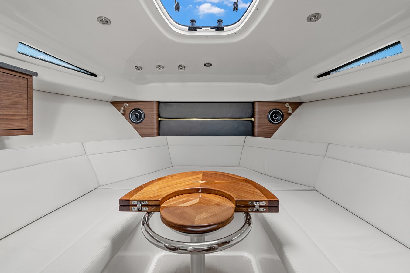 2026 Boston Whaler 325 Conquest 32