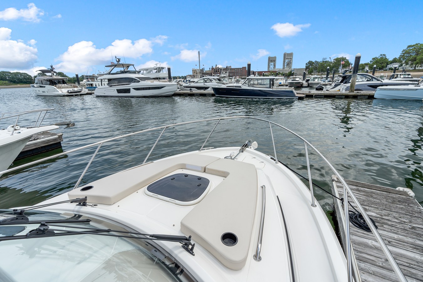 2026 Boston Whaler 325 Conquest 43