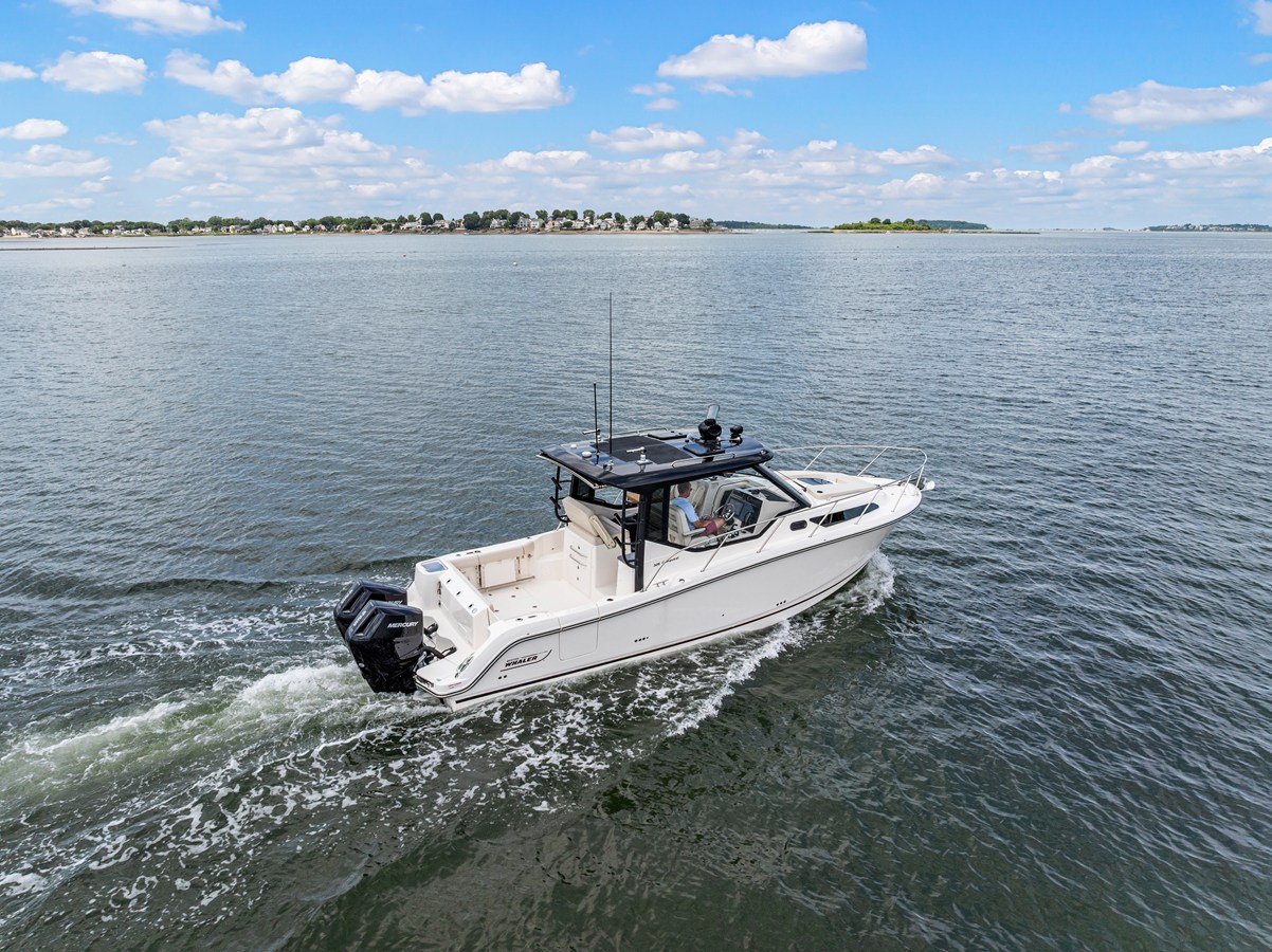2026 Boston Whaler 325 Conquest 48