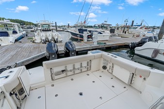 2026 Boston Whaler 325 Conquest 8