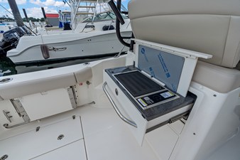 2026 Boston Whaler 325 Conquest 14