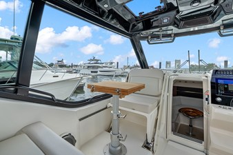 2026 Boston Whaler 325 Conquest 17
