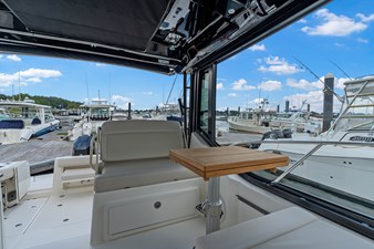 2026 Boston Whaler 325 Conquest 18