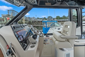 2026 Boston Whaler 325 Conquest 23