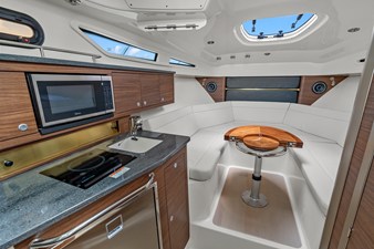 2026 Boston Whaler 325 Conquest 30