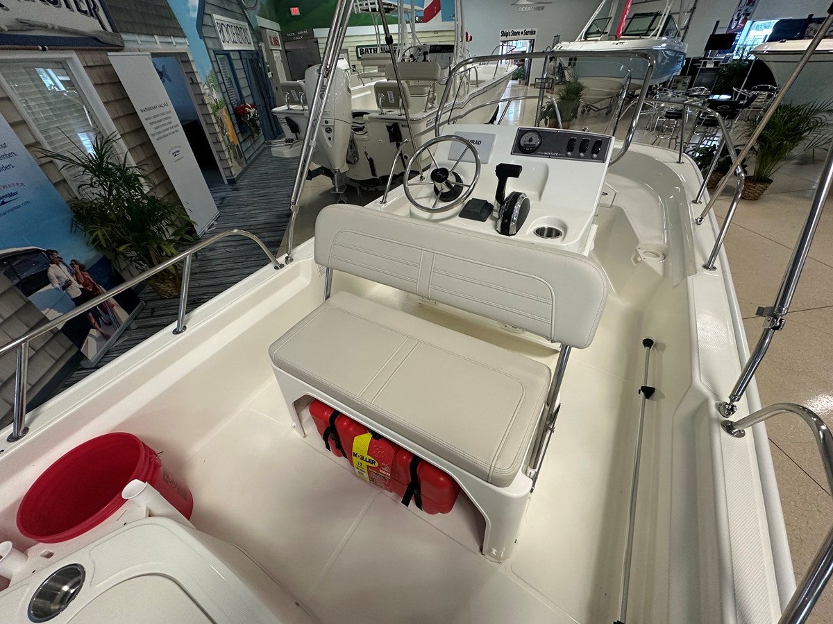 2026 Boston Whaler 150 Montauk 5