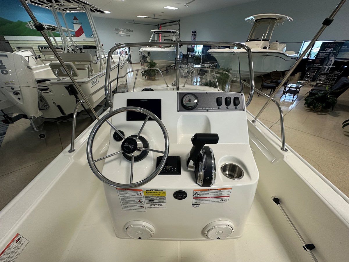 2026 Boston Whaler 150 Montauk 6