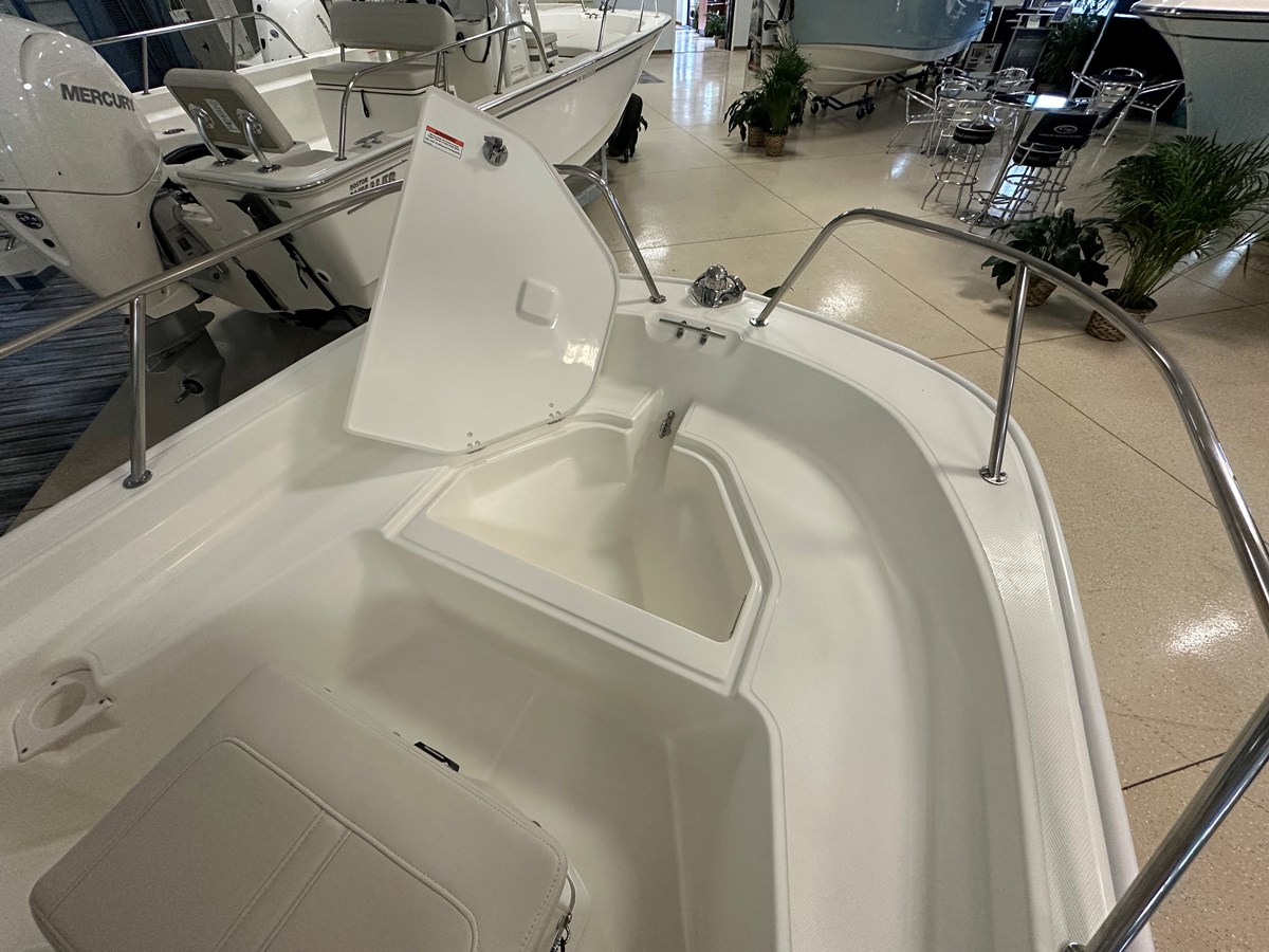 2026 Boston Whaler 150 Montauk 8