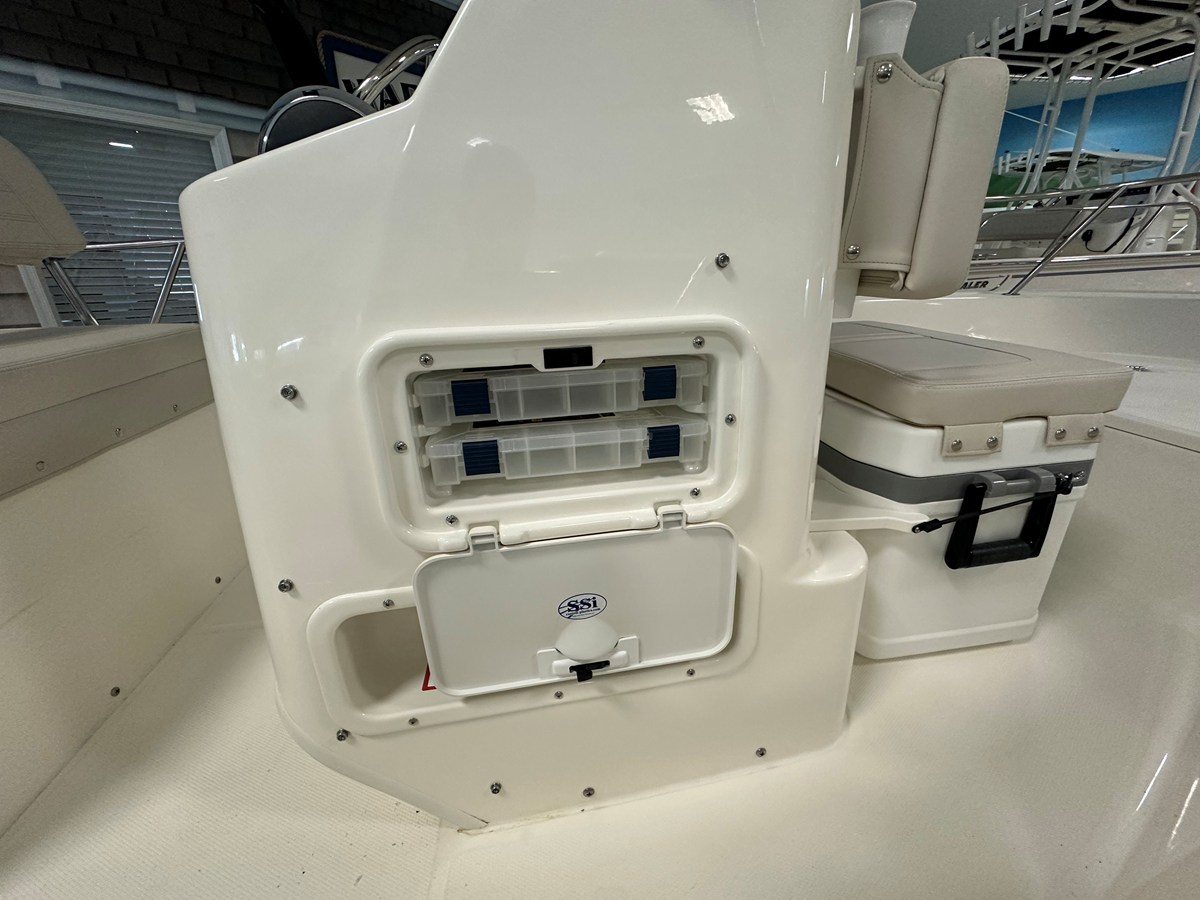 2026 Boston Whaler 150 Montauk 11