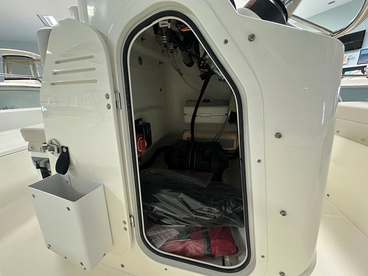 2026 Boston Whaler 150 Montauk 12